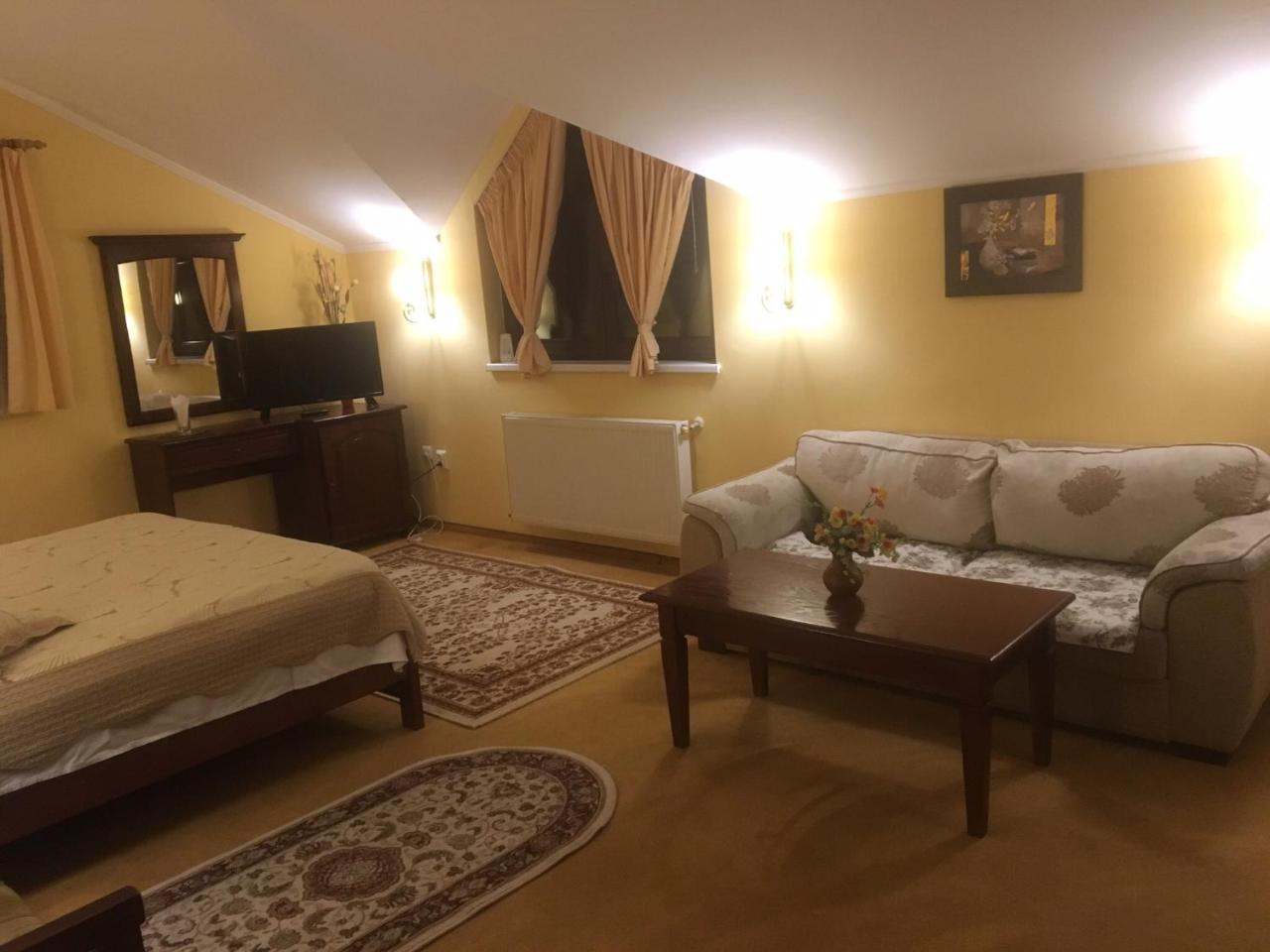 Pensiunea Poiana Verde Slănic-Moldova Екстериор снимка